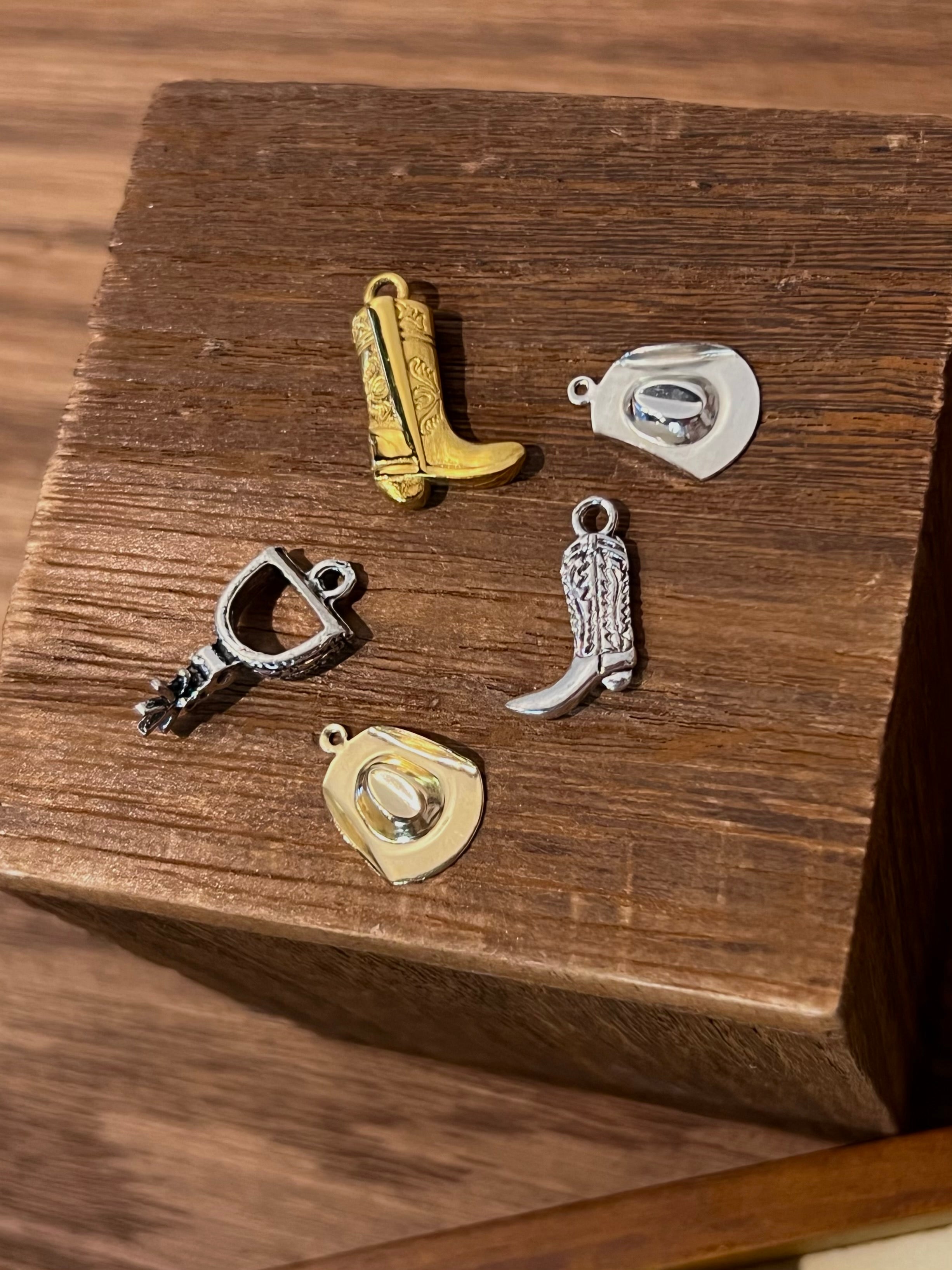 Western Chic charms