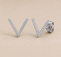 V earrings in Silver