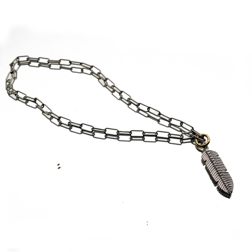 FAVOR & FEATHER NECKLACE