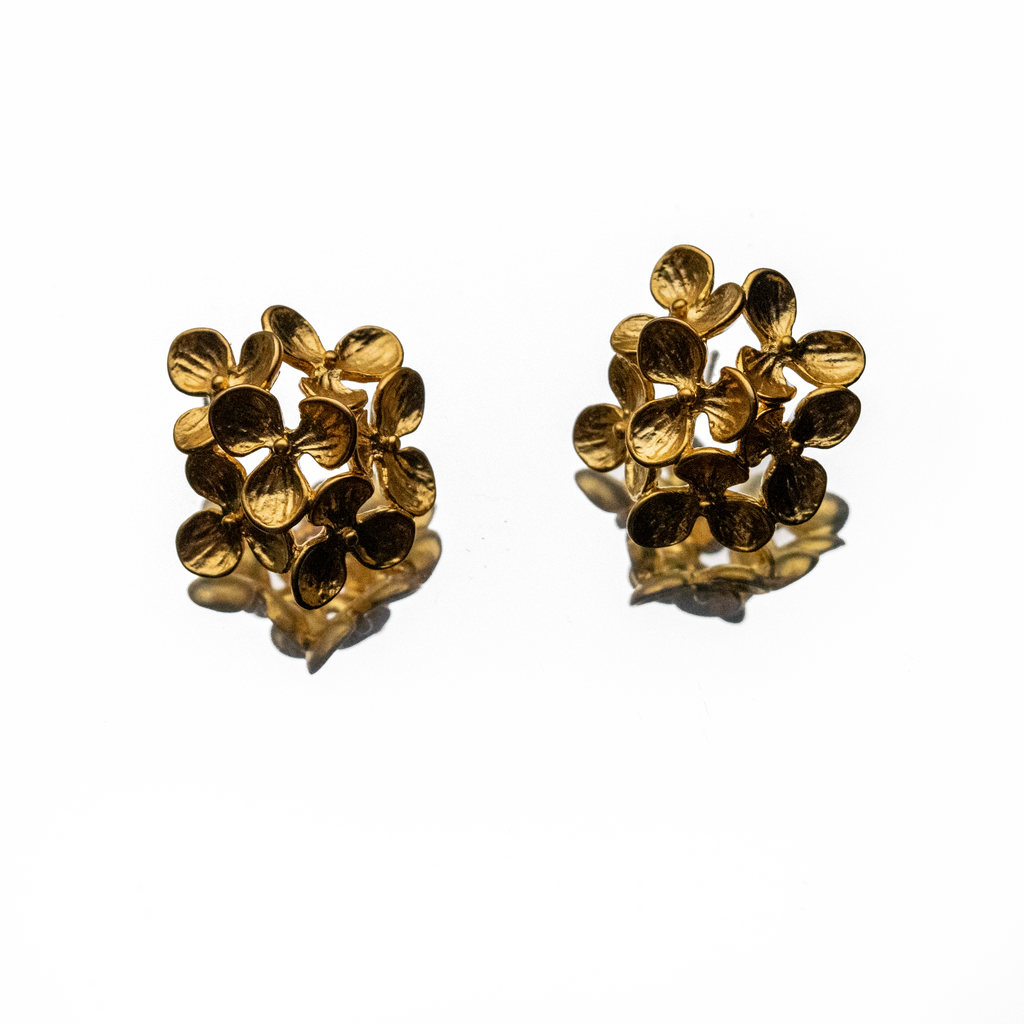 DANCEHALL DAISY STUDS