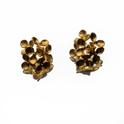 DANCEHALL DAISY STUDS