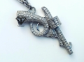 Pistola with diamonds