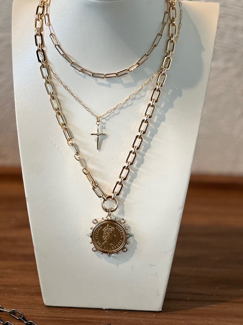The Queen - chunky gold charm style(charm necklace)