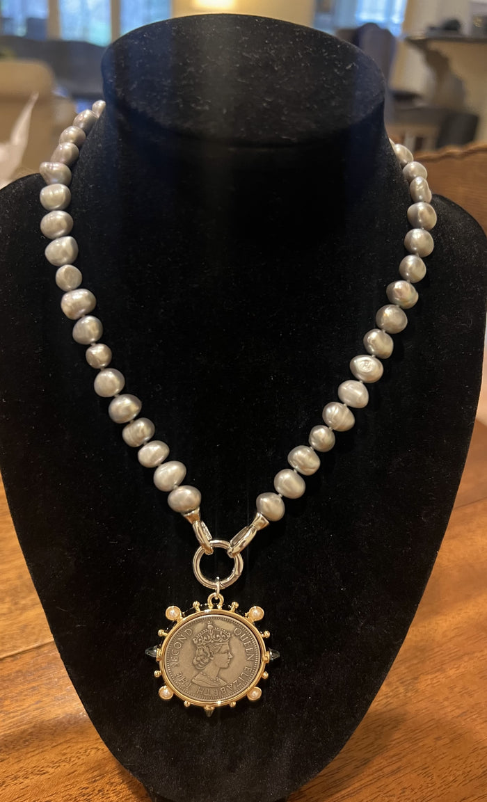 The Queen (charm necklace)